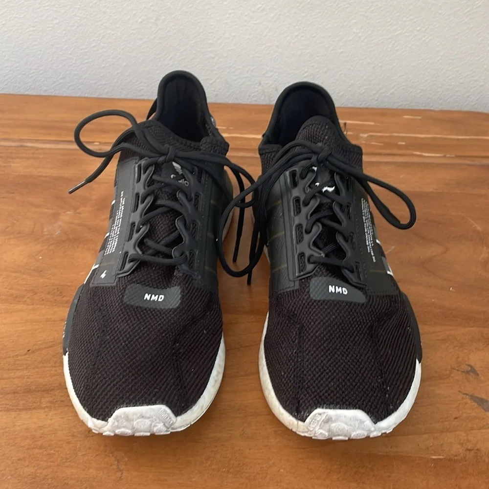 Adidas NMD R1 V2 Shoes Size 10